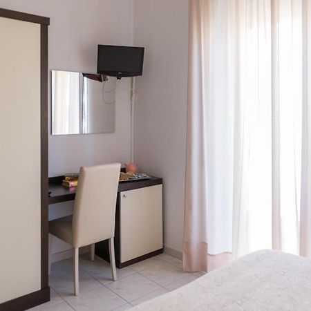 Hotel Viola กาเอตา ภายนอก รูปภาพ