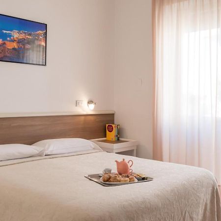Hotel Viola กาเอตา ภายนอก รูปภาพ