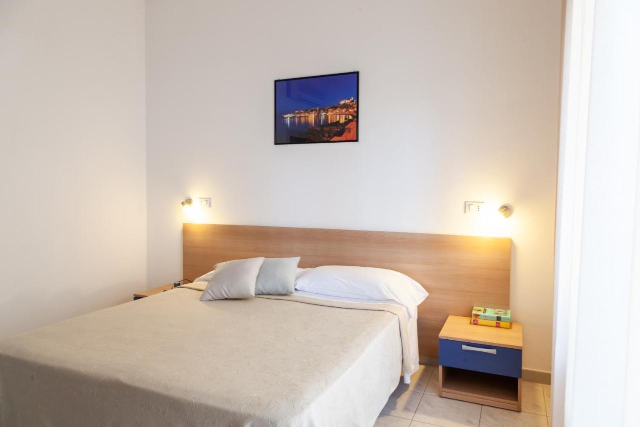 Hotel Viola กาเอตา ภายนอก รูปภาพ