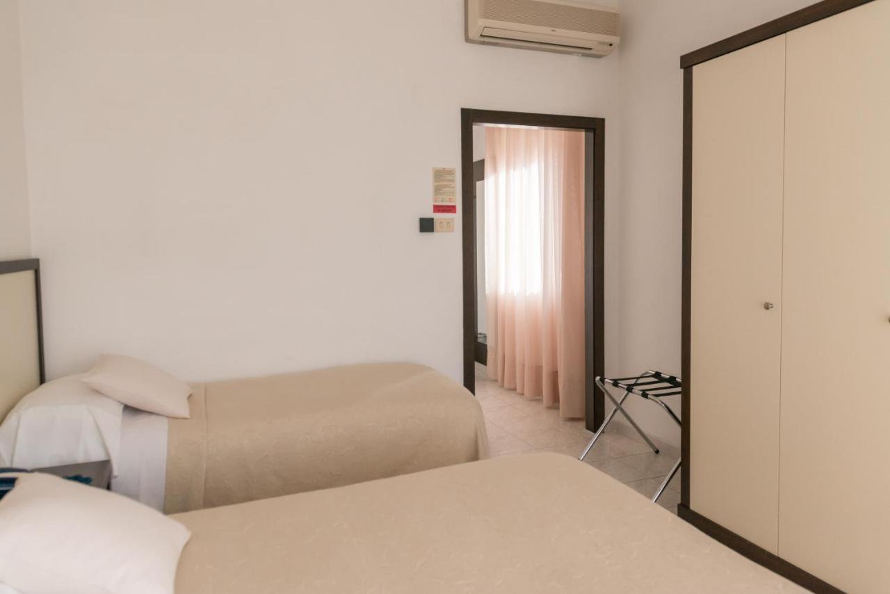 Hotel Viola กาเอตา ภายนอก รูปภาพ