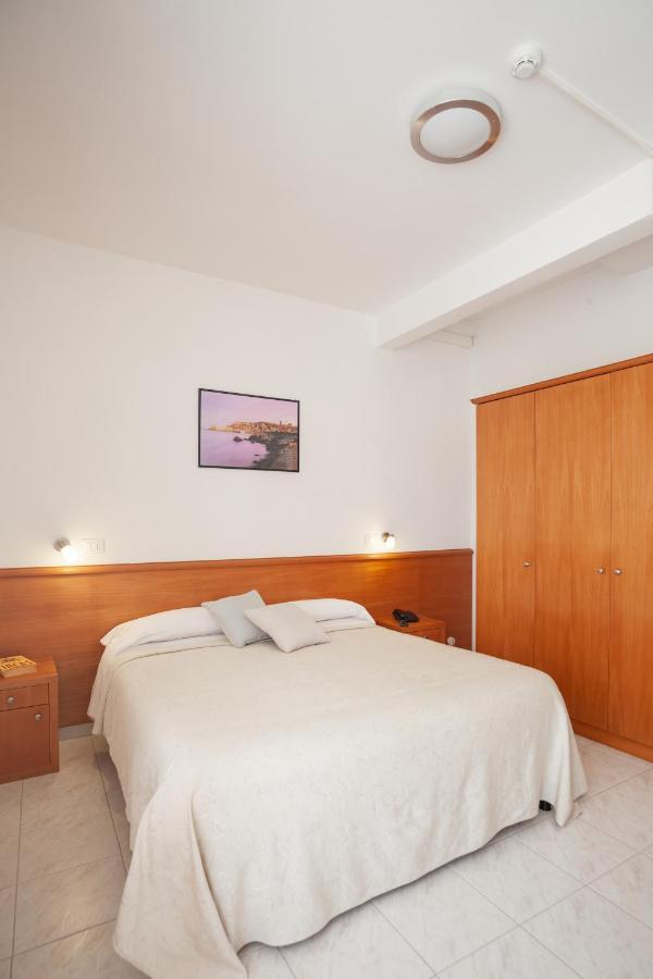 Hotel Viola กาเอตา ภายนอก รูปภาพ
