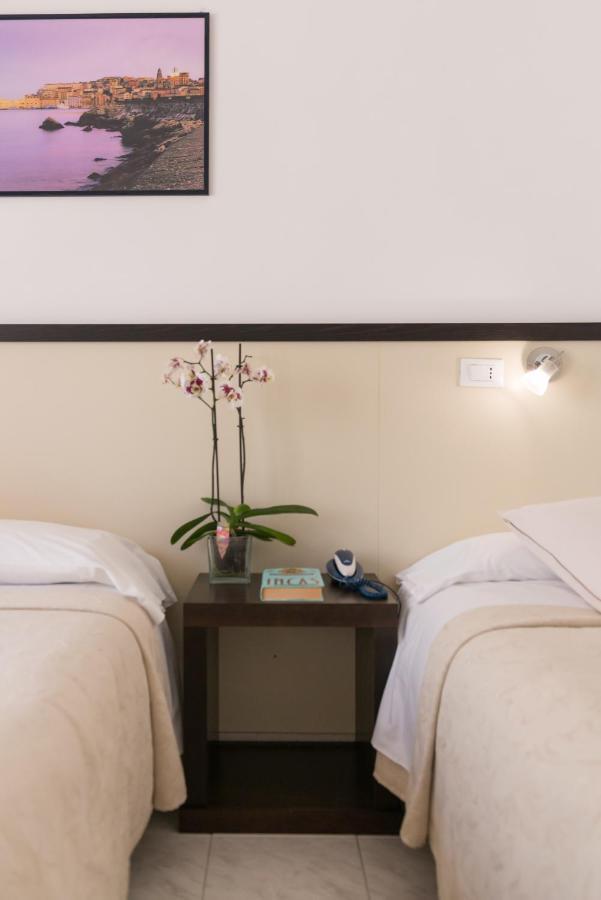 Hotel Viola กาเอตา ภายนอก รูปภาพ