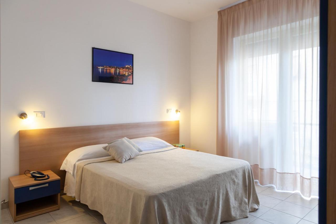 Hotel Viola กาเอตา ภายนอก รูปภาพ