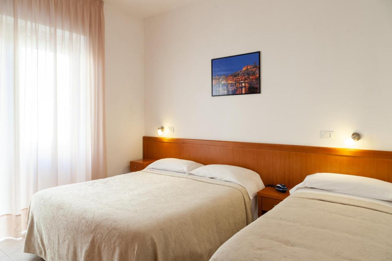 Hotel Viola กาเอตา ภายนอก รูปภาพ