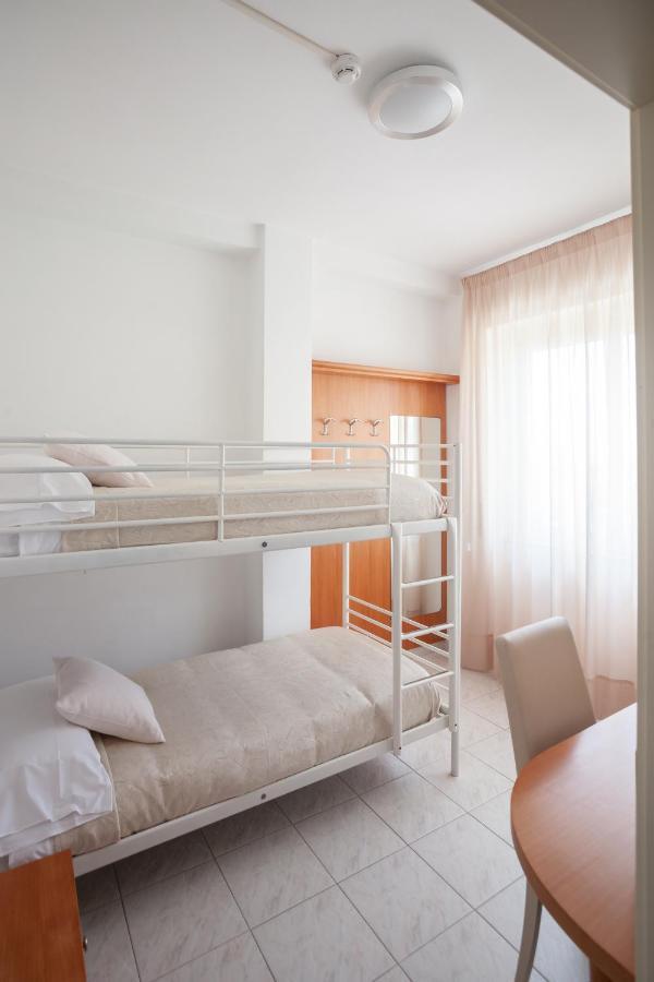 Hotel Viola กาเอตา ภายนอก รูปภาพ