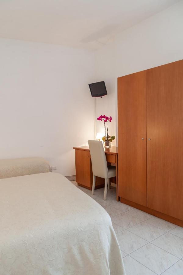 Hotel Viola กาเอตา ภายนอก รูปภาพ