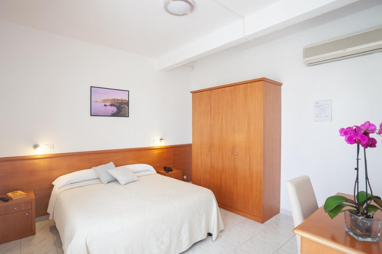Hotel Viola กาเอตา ภายนอก รูปภาพ