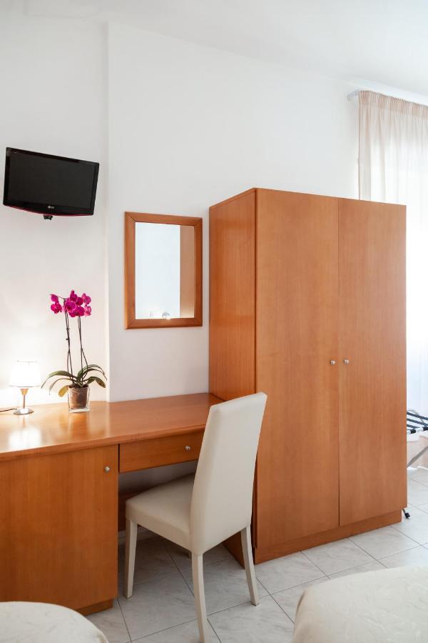 Hotel Viola กาเอตา ภายนอก รูปภาพ