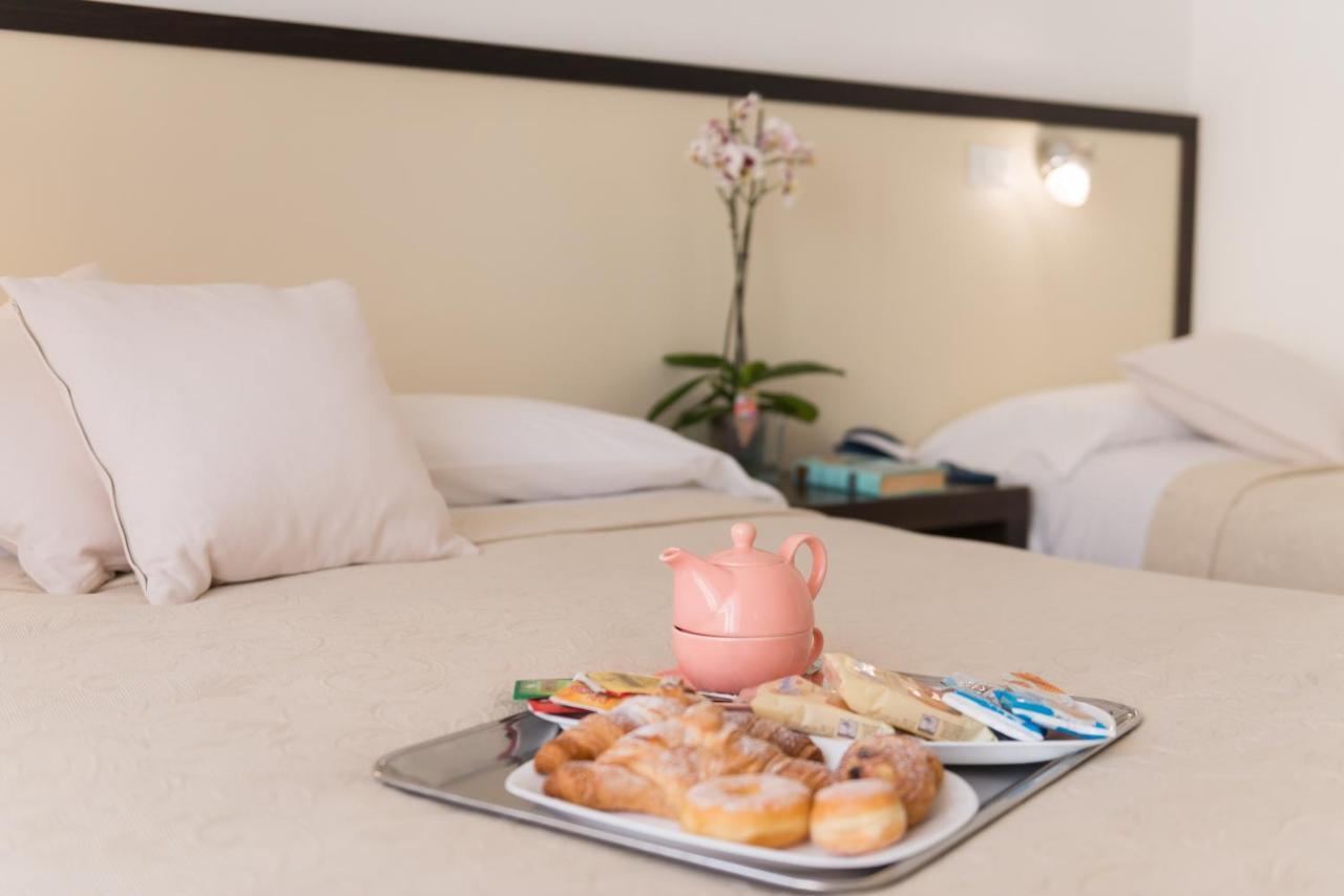 Hotel Viola กาเอตา ภายนอก รูปภาพ