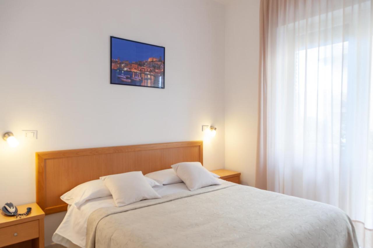 Hotel Viola กาเอตา ภายนอก รูปภาพ