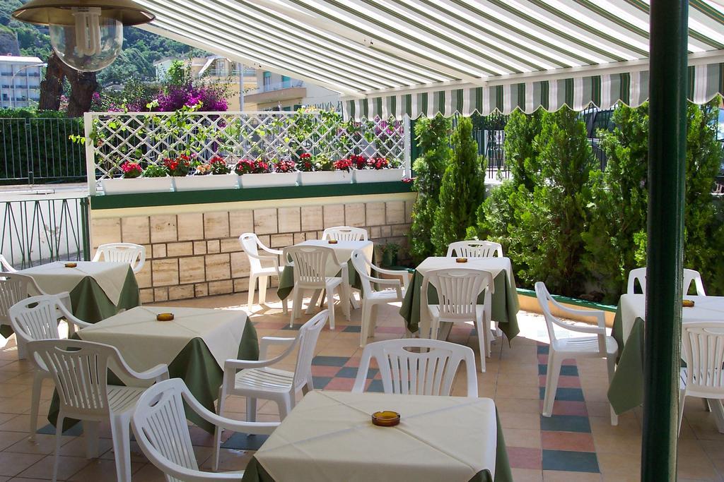 Hotel Viola กาเอตา ภายนอก รูปภาพ