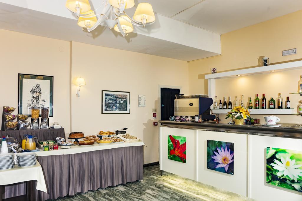 Hotel Viola กาเอตา ภายนอก รูปภาพ